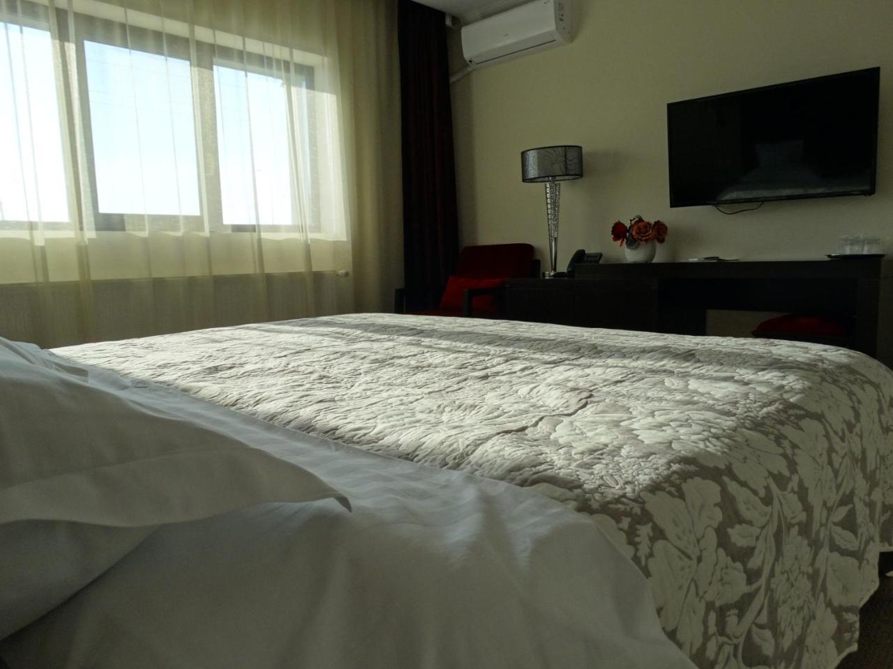 Hotel Terra Iasi Valea Lupului  Esterno foto